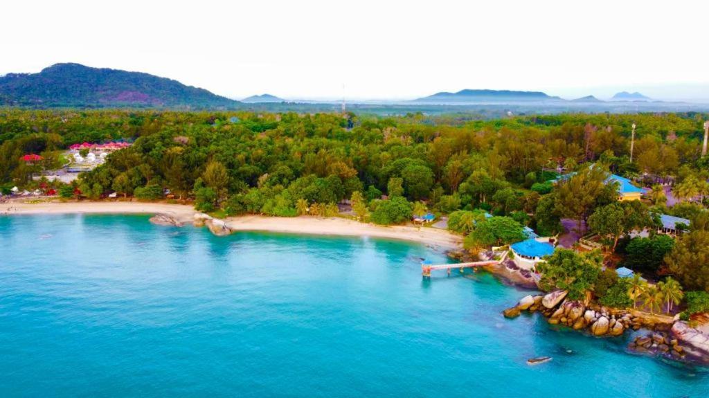 Tanjung Pesona Beach Resort & Spa Sungailiat Esterno foto